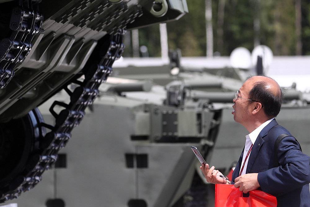 В России впервые показали боевого робота “Паладин”