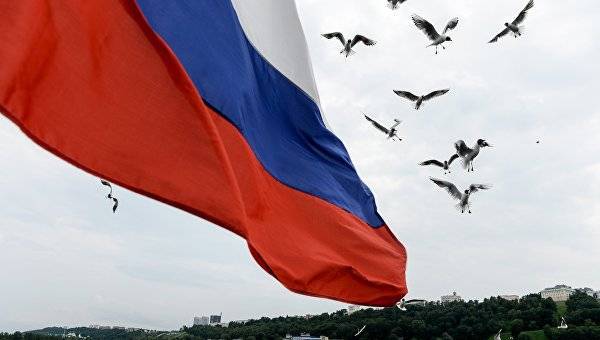 По Москве с лоскутным флагом: как Крым отметит 350-летие российского триколора