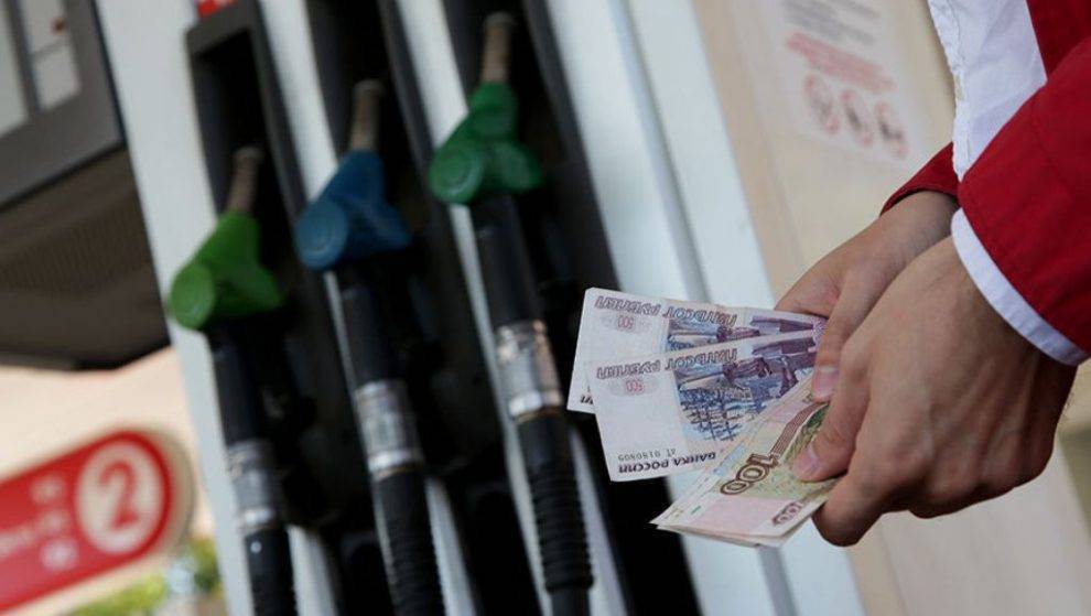 Цена на бензин в России может вырасти до 120 рублей за литр