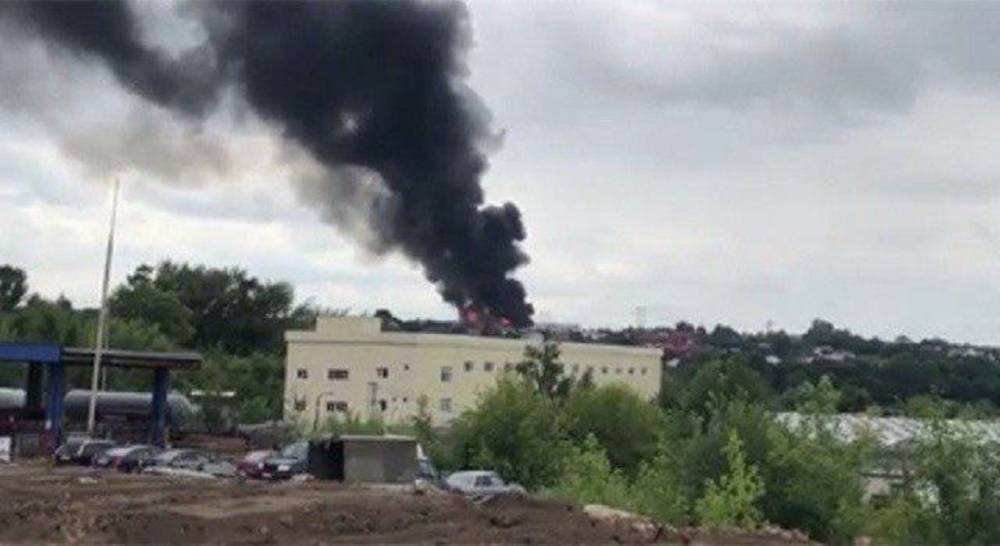 Крупный пожар произошел в Ленинском районе Подмосковья