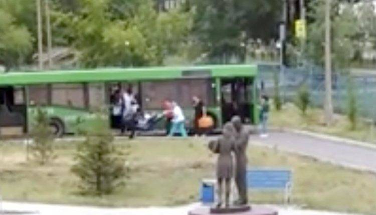 Родившийся в красноярском автобусе мальчик получит пожизненный проездной