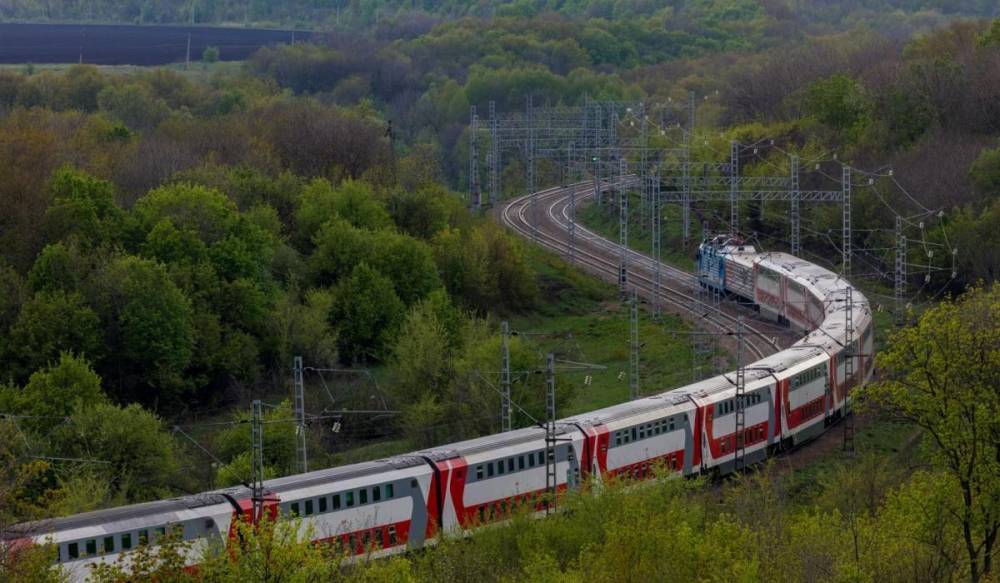 Между Москвой и Петербургом пустят дополнительные поезда