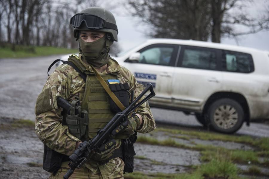 Украина начала отвод войск в районе станицы Луганской