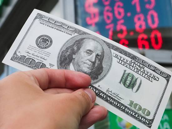 Эксперты назвали курс рубля при девальвации доллара