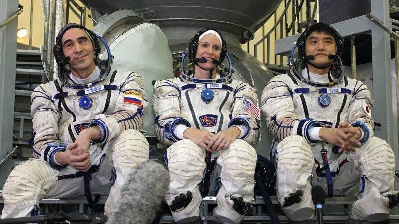 Основной и дублирующий экипажи МКС начали проходить экзамены перед полетом