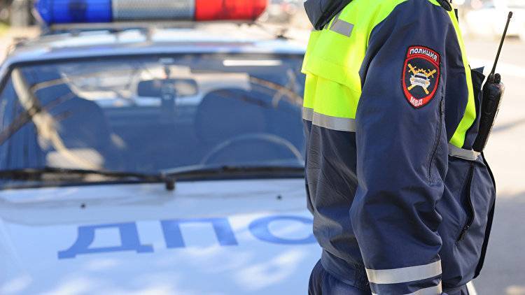 Инспектор ДПС попал под колеса грузовика на трассе в Крыму