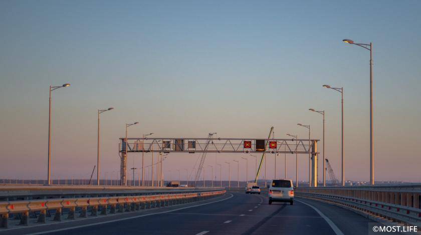 Крымский мост испытали на сверхскорость