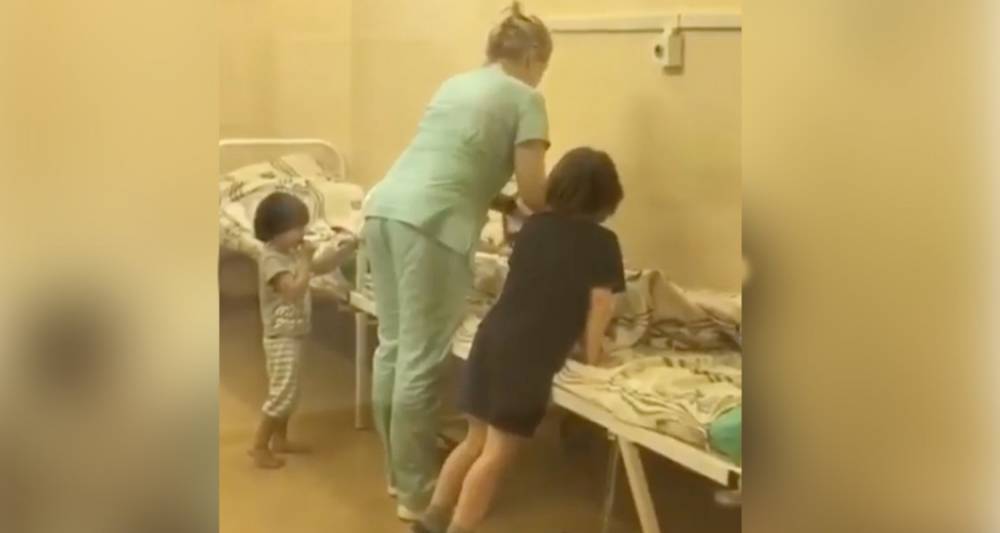 В Морозовской вступились за студентку, которая якобы шлепнула ребенка
