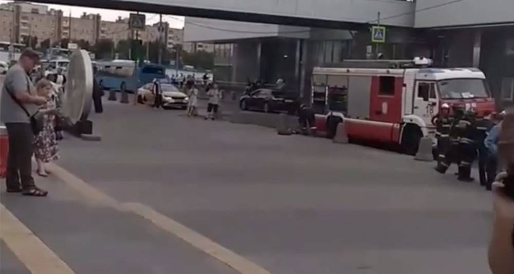 Полиция проверяет сообщения о возможной угрозе взрыва на станции МЦК "Локомотив"