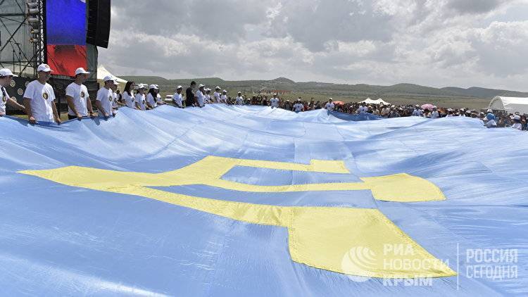 Автопробег на 250 машин, концерт и танцы: в РК отметили День флага крымских татар