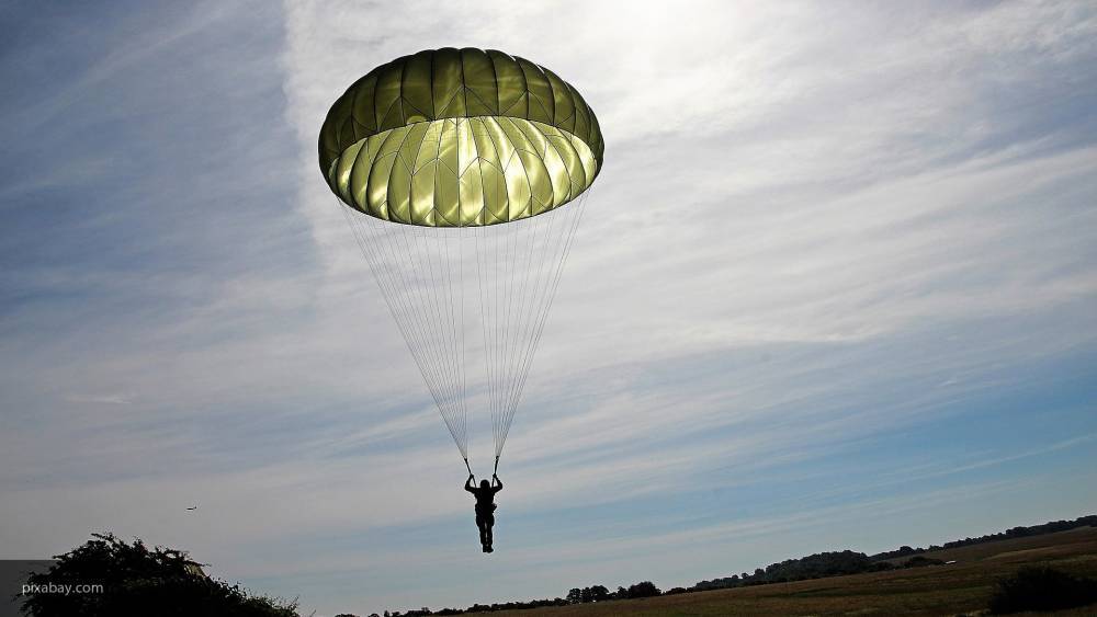 Двое военнослужащих погибли в Крыму, прыгая с парашютом