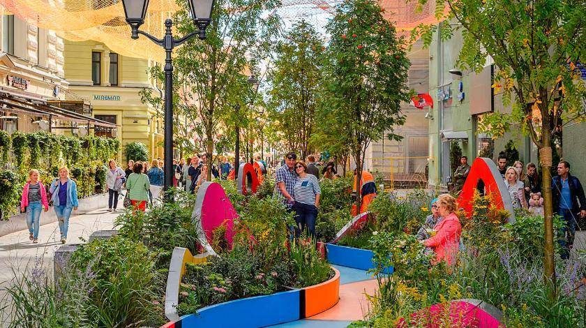 Для читателей, театралов и ценителей архитектуры: в Москве открылись сразу 42 летних сада