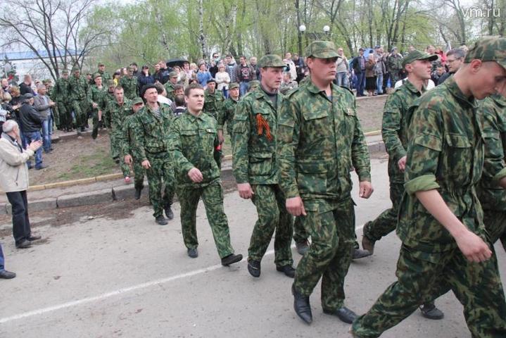 Украинские военные начали отводить войска в районе Станицы Луганской