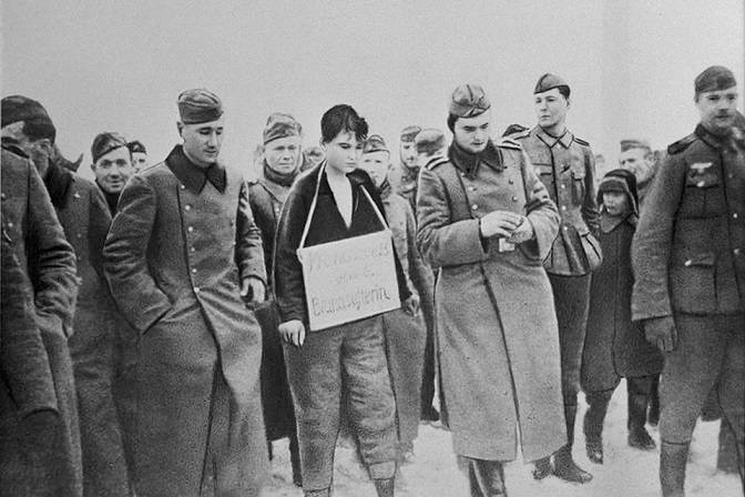 Зачем немцы фотографировали казнь Зои Космодемьянской | Русская семерка