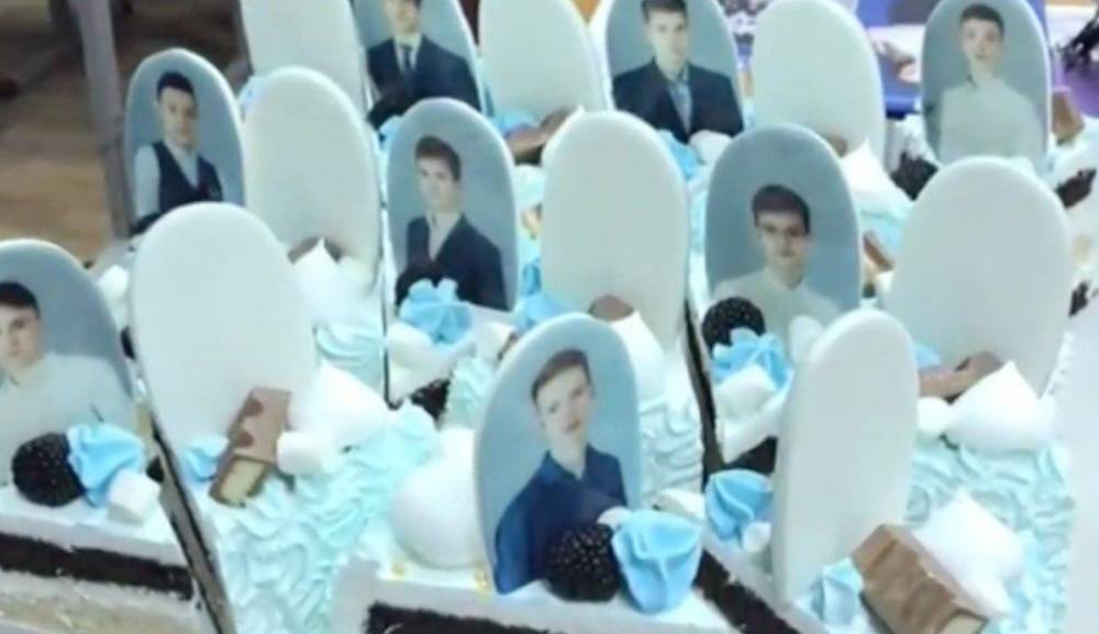 В Красноярске выпускникам подарили торт в виде надгробий