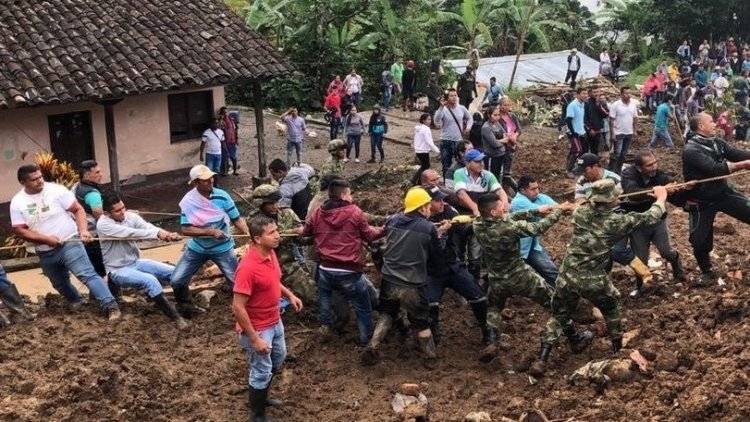 Пять солдат пострадали при атаках на военную базу в Колумбии