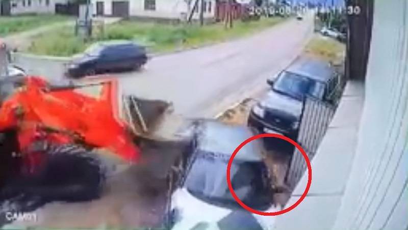 В Башкирии трактор задавил мужчину, который чинил автомобиль