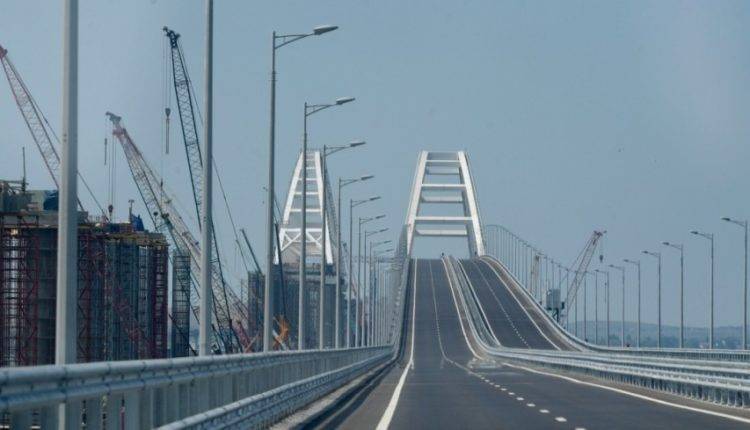 Лихач разогнался на Крымском мосту до 243 км/ч