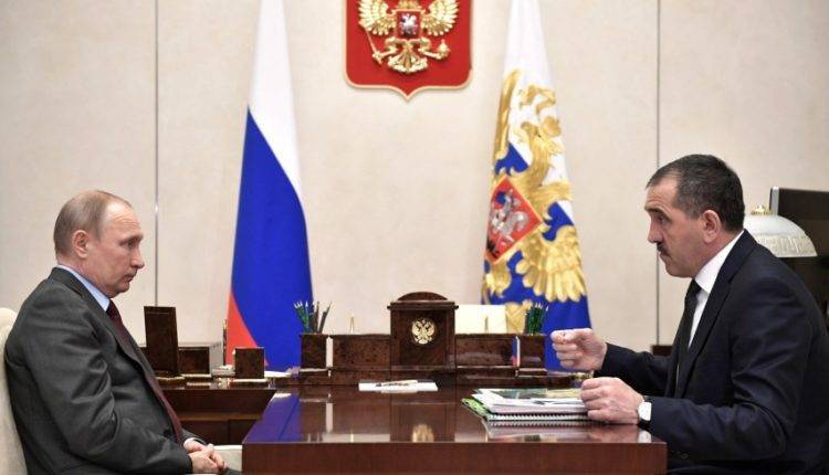 Путин принял отставку Евкурова с поста главы Ингушетии и поблагодарил его за работу