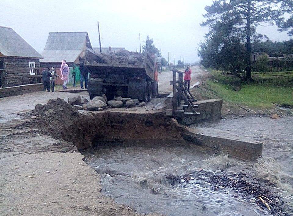 В двух районах Бурятии из-за осадков размыло дороги