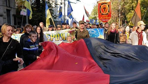 Возмутители спокойствия: в Греции украинцев выгнали из отеля из-за флагов УПА*