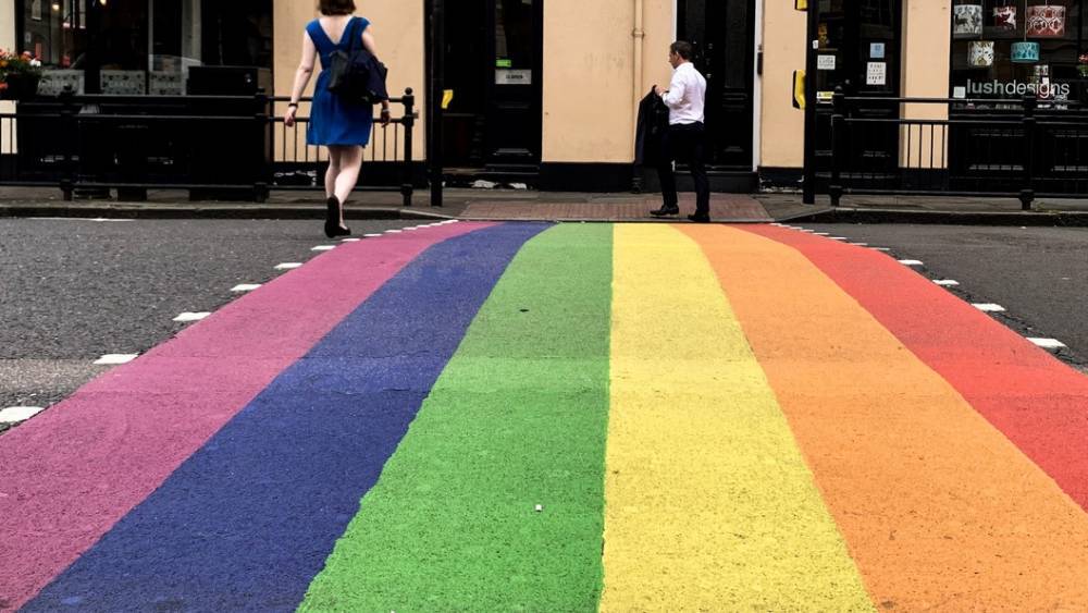 Британский министр образования грозит не выпускать детей из школы без уроков о гомосексуальности