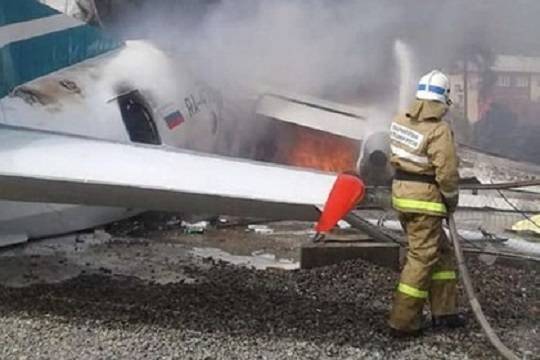 В Нижнеангарске пассажирский самолет загорелся при жесткой посадке