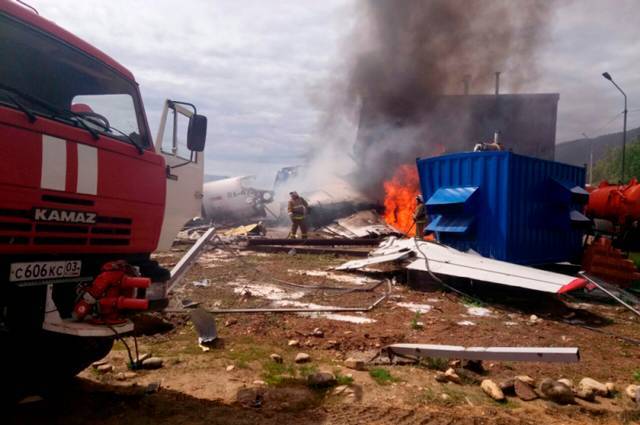 Экипаж аварийно севшего Ан-24 в Бурятии сообщал об отказе систем управления
