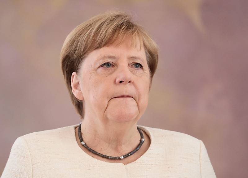 Ангелу Меркель вновь затрясло (видео)