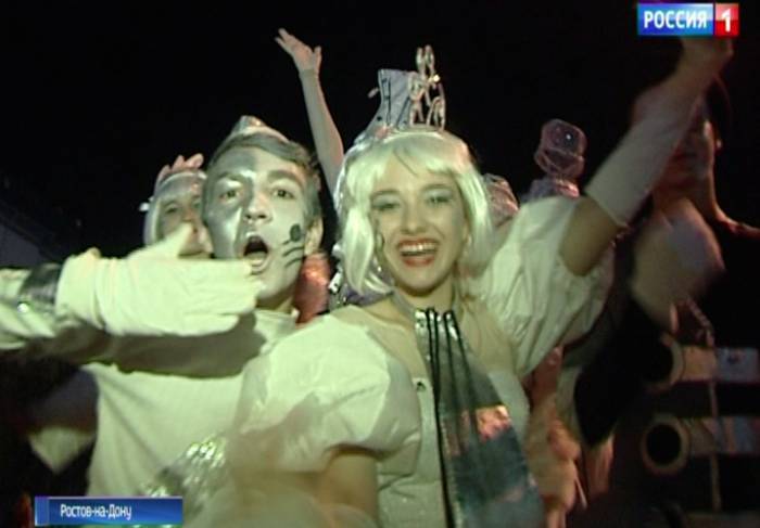 Танцы и праздничный фейерверк: в Ростове отгремел городской выпускной