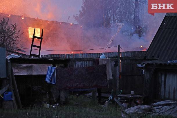 В Коми из-за неисправных печей горели жилой дом и дача