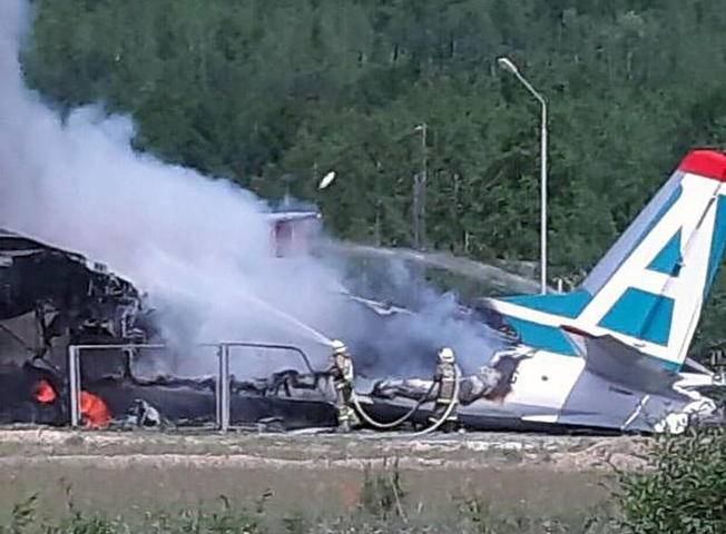 Два человека погибли и 22 пострадали при жесткой посадке Ан-24 в Бурятии