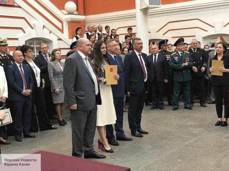Беглов наградил лучших петербургских выпускников
