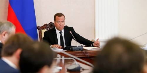 Медведев одобрил идею отнимать автомобили у пьяных водителей :: Autonews