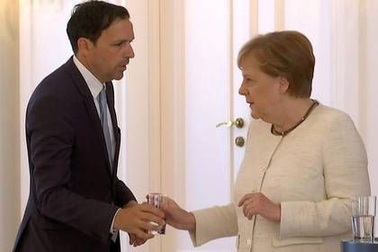 Самочувствие Меркель снова официально назвали хорошим
