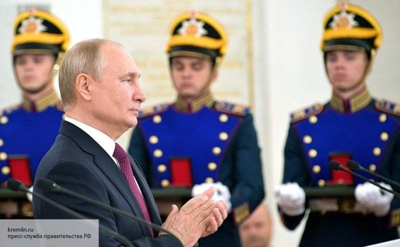 Путин пообещал последовательное увеличение довольствия военным и правоохранителям
