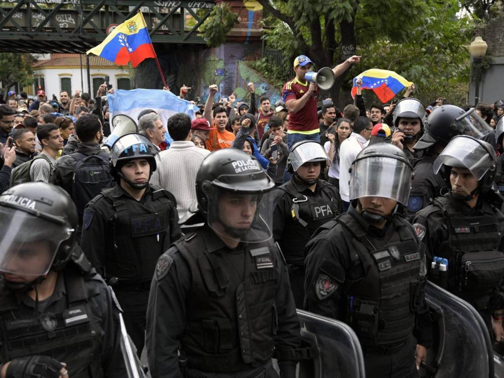 В Венесуэле сторонники Мадуро заявили о предотвращении новой попытки переворота