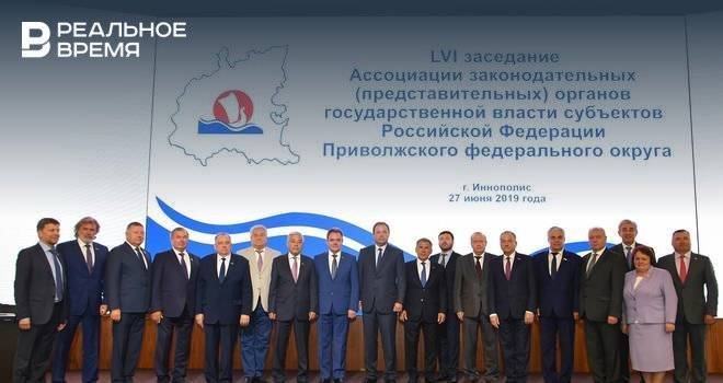 Госсовет Татарстана и Заксобрание Оренбургской области подписали соглашение о сотрудничестве