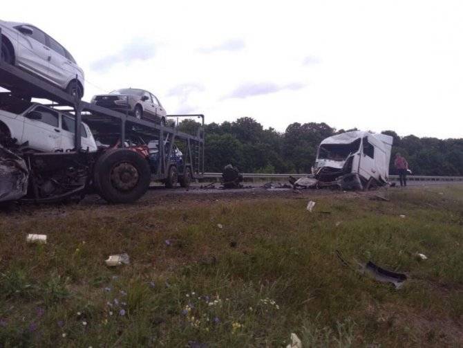 Два человека погибли в ДТП с автовозом в Пензенской области