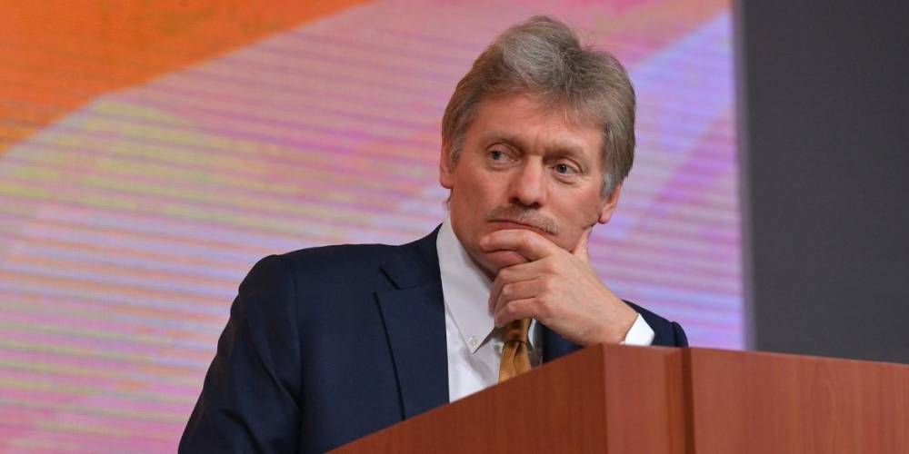 "Не для чиновников": Песков разъяснил, как должен применяться закон о недопустимости оскорбления госсимволов