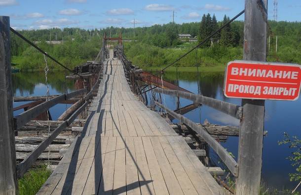 В Сосногорском районе половодье разрушило пешеходный мост через реку