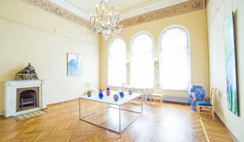 В Петербурге открылась выставка абстрактного искусства AMOR PHE 1.0
