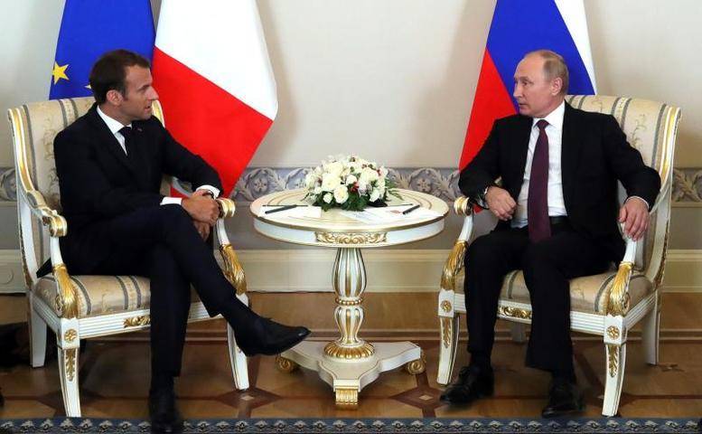 Посол Франции сообщила, что Макрон намерен обсудить с Путиным