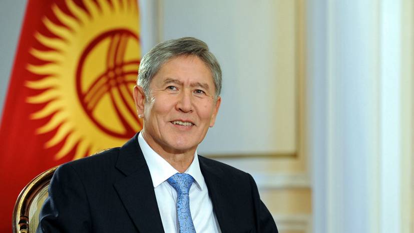 Парламент Киргизии лишил неприкосновенности экс-президента Атамбаева