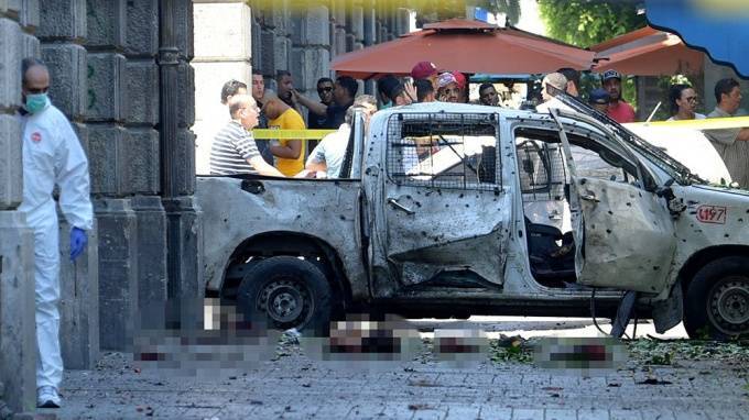 Террористы-смертники устроили два взрыва в Тунисе
