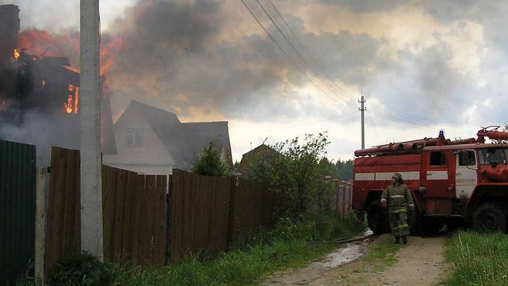 В Брянске сгорела двухэтажная дача