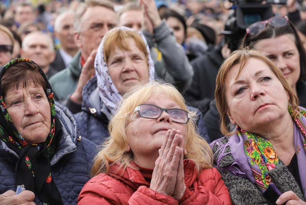 Украинцы молят Зеленского вернуть им пенсии