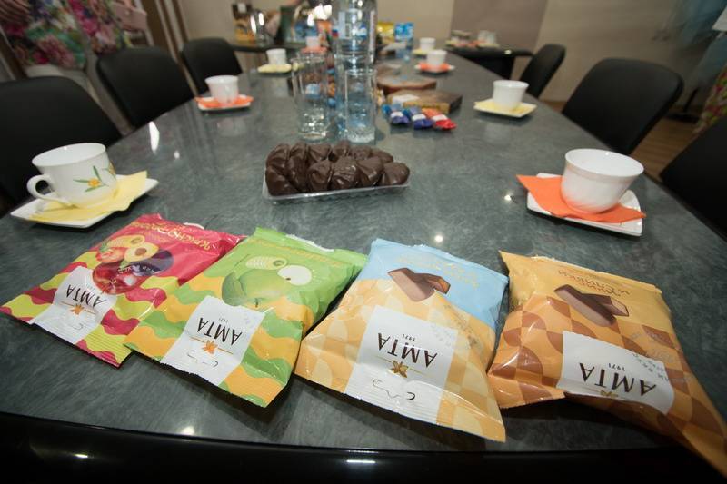 Бизнесмены из Кореи оценили бурятские конфеты