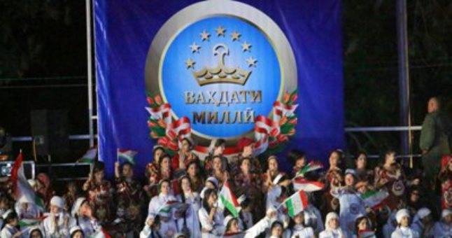 Эмомали Рахмон поздравил народ Таджикистана с Днем национального единства