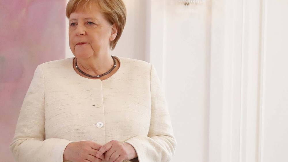 "Операция преемник". Как Меркель уничтожила партии в Германии и годами "оставалась на плаву"